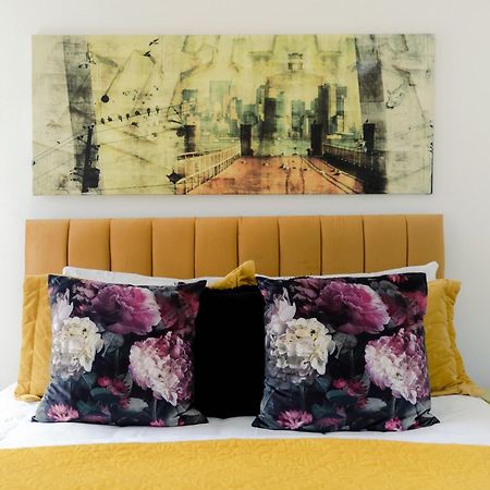 Rare Find Off Oxford St! Soho 5Bed Design House For Xxl Groups Lägenhet London Exteriör bild